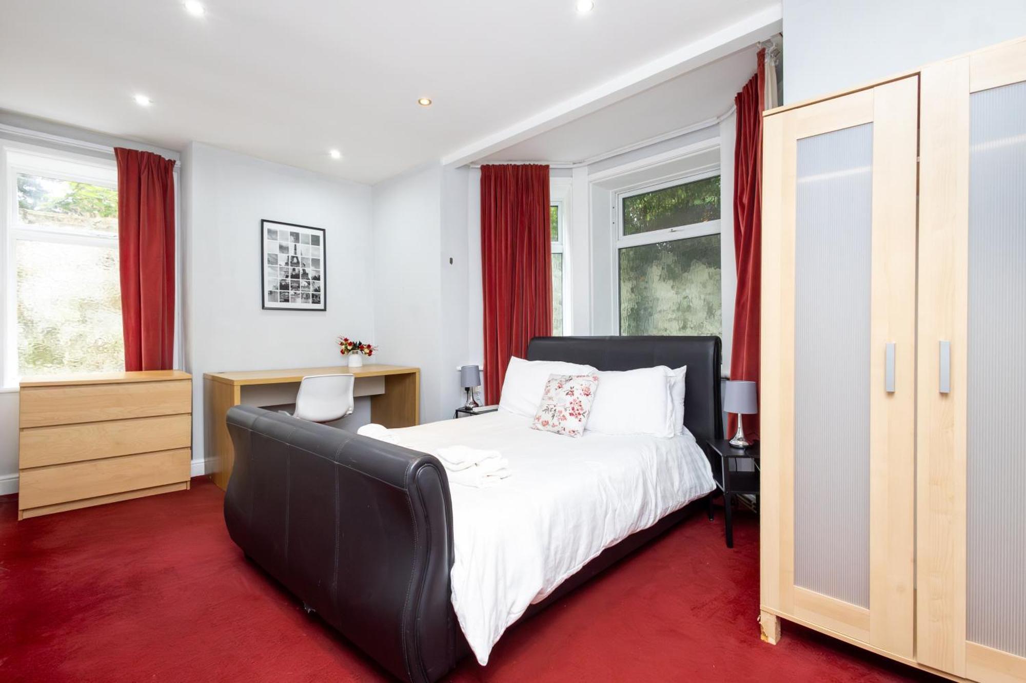 Spacious 3 Bedroom Ground Floor Apartment - 10 Mins From City Centre Leeds  Exterior foto